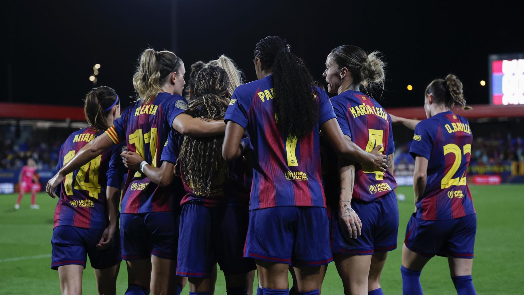 Las jugadoras del Barça Femenino celebran un gol contra el Granada en el Estadi Johan Cruyff