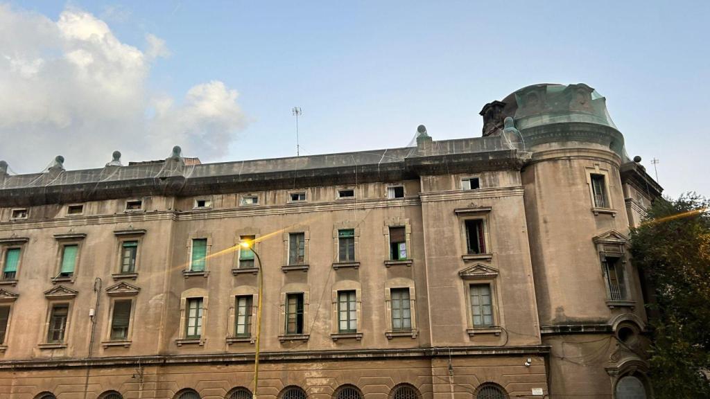 Edificio de la antigua estación de La Sagrera