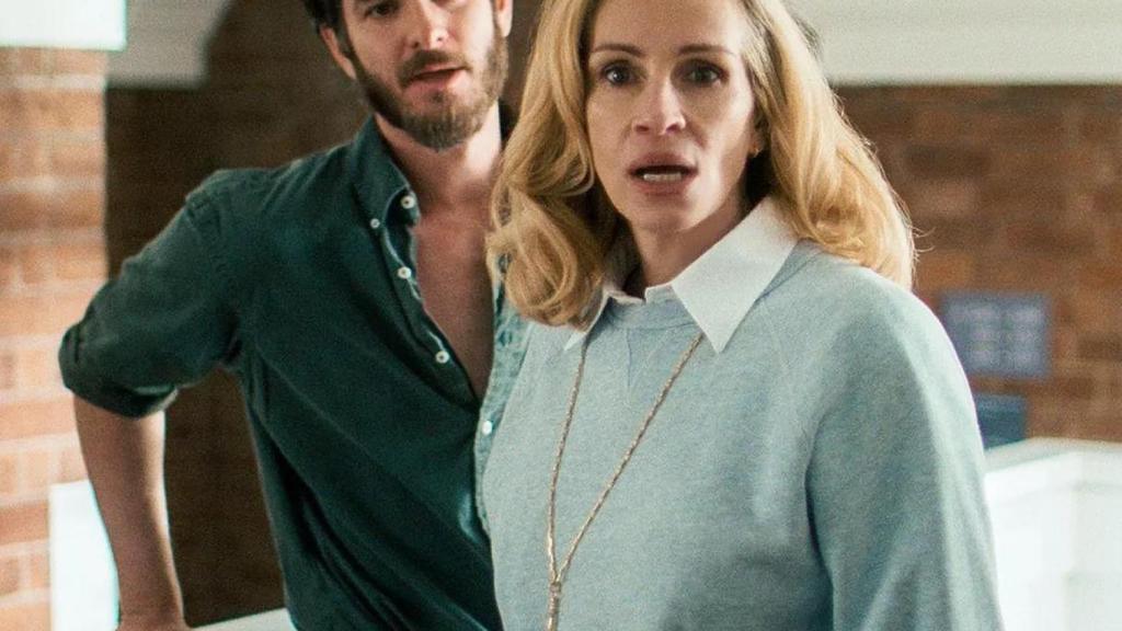 Andrew Garfield y Julia Roberts en una escena de 'Caza de Brujas'