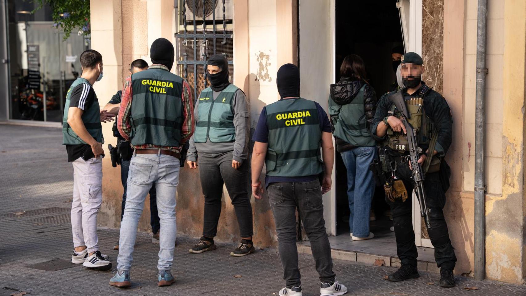 Registro de la Guardia Civil en la calle Aragó