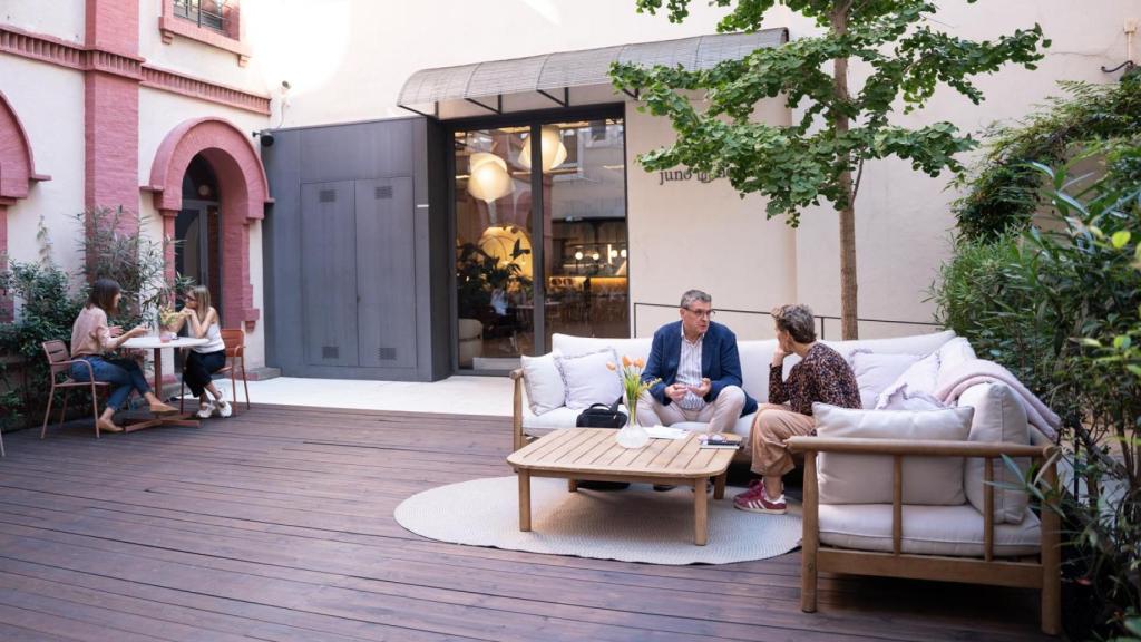 Entrada de Juno House