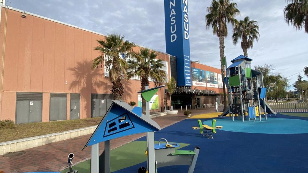 Exterior del centro comercial Barnasud de Gavà