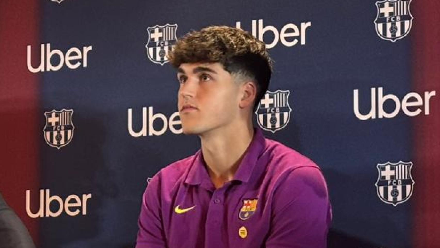 Manel del Río, Pau Cubarsí y Felipe Fernández Aramburu durante la presentación del patrocinio de Uber con el Barça