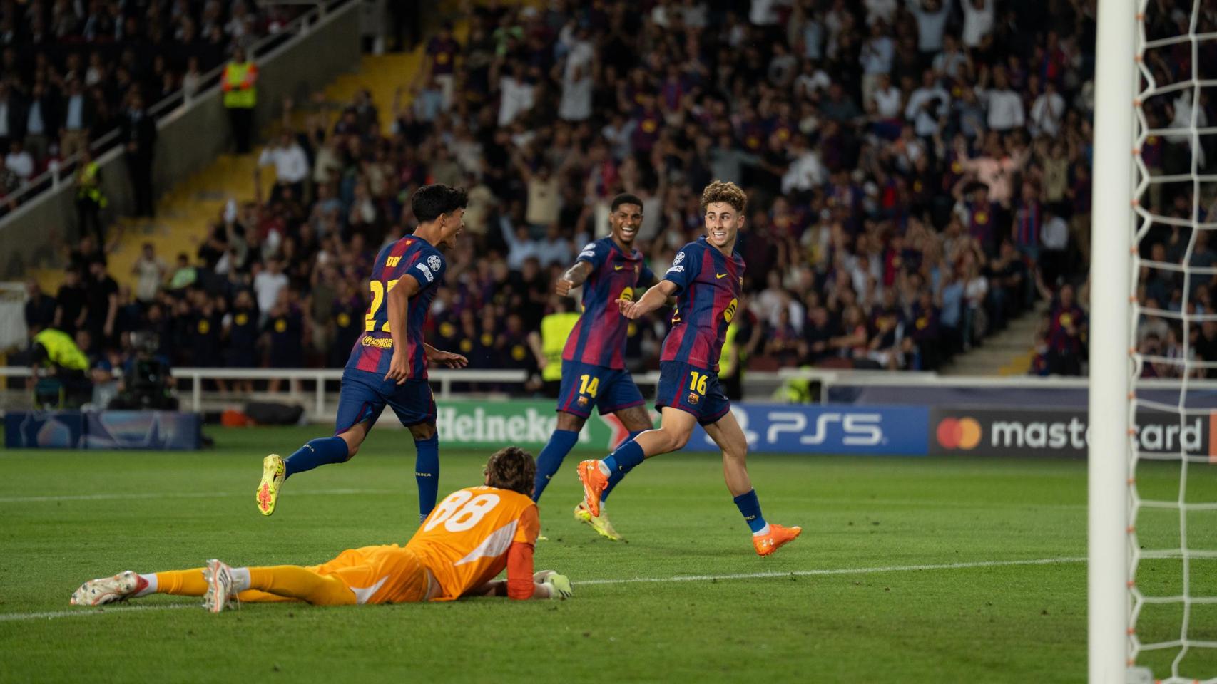 El Barça celebra el gol de Fermín ante el Olympiacos