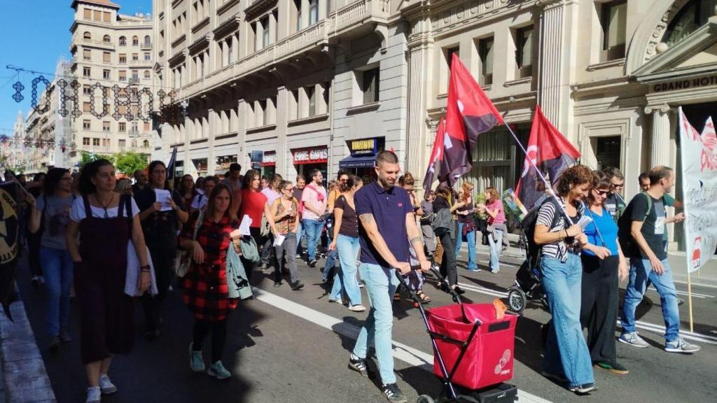 Manifestació dels treballadors de CGT a l'Ajuntament de Barcelona