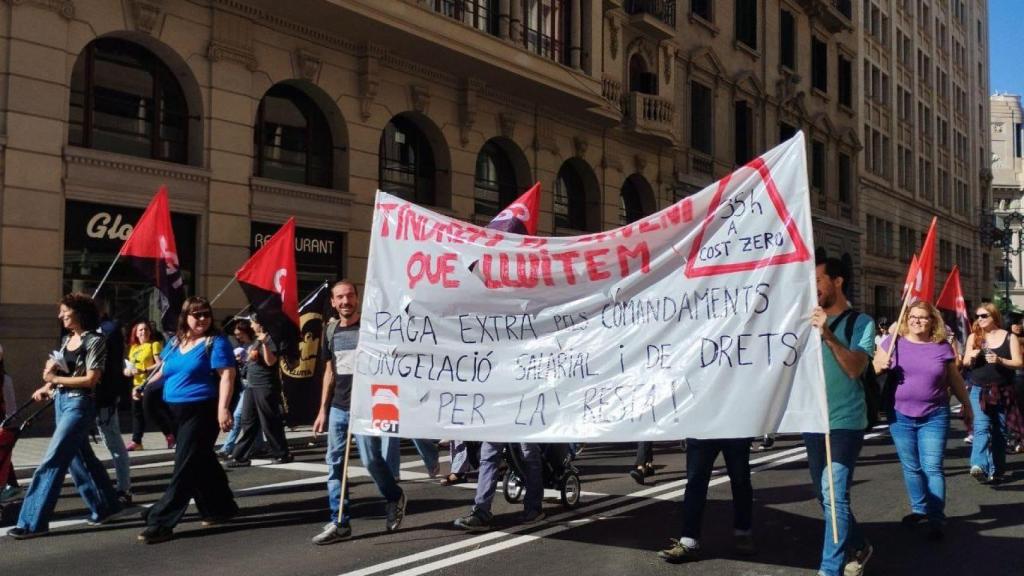 Treballadors de la CGT de l'Ajuntament de Barcelona es manifesten pel nou conveni col·lectiu