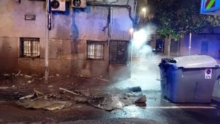 Incendio de contenedores en la avenida del Torrent de Esplugues del domingo, 19 de octubre