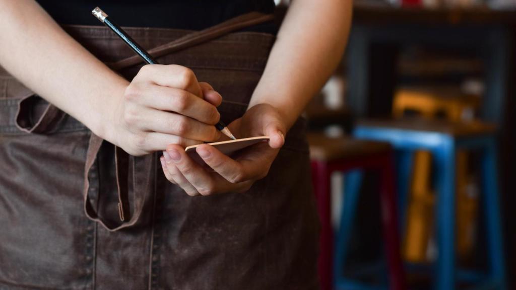 Una camarera en una imagen de archivo