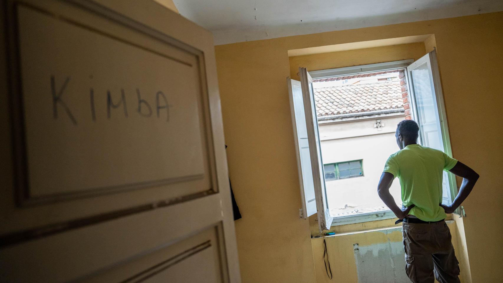 Una de las personas que reside en el cuartel de la Guardia Cvil en Sabadell