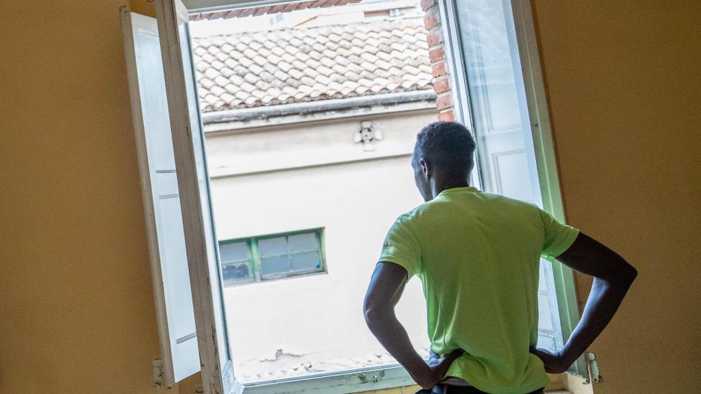 Una de las personas que reside en el cuartel de la Guardia Cvil en Sabadell