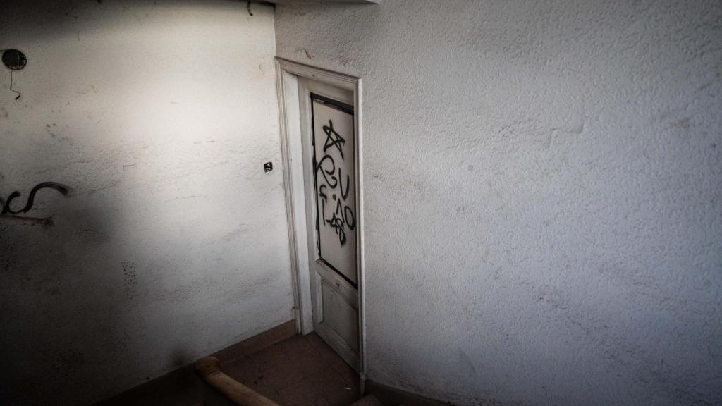 La porta d'un dels pisos de