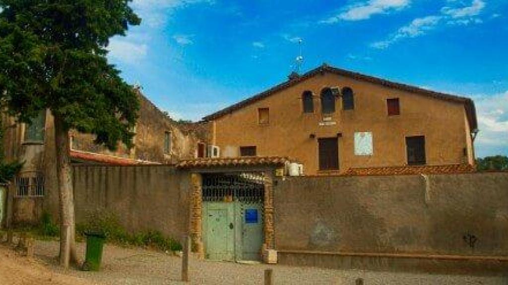 Exterior de la masia Can Borrell