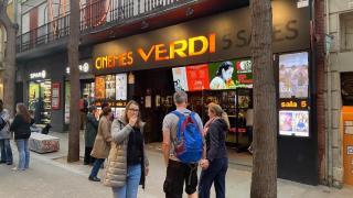 La fachada de los Cines Verdi de Barcelona