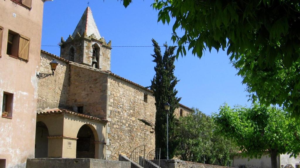 Un dels carrers de Sant Feliu de Buixalleu