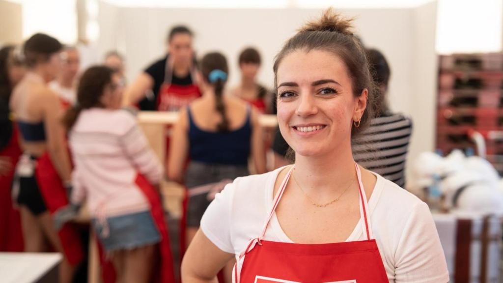 Cristina, conocida en redes sociales como Crafty Cris durante la jornada de talleres de Bricodepot de Cabrera de Mar