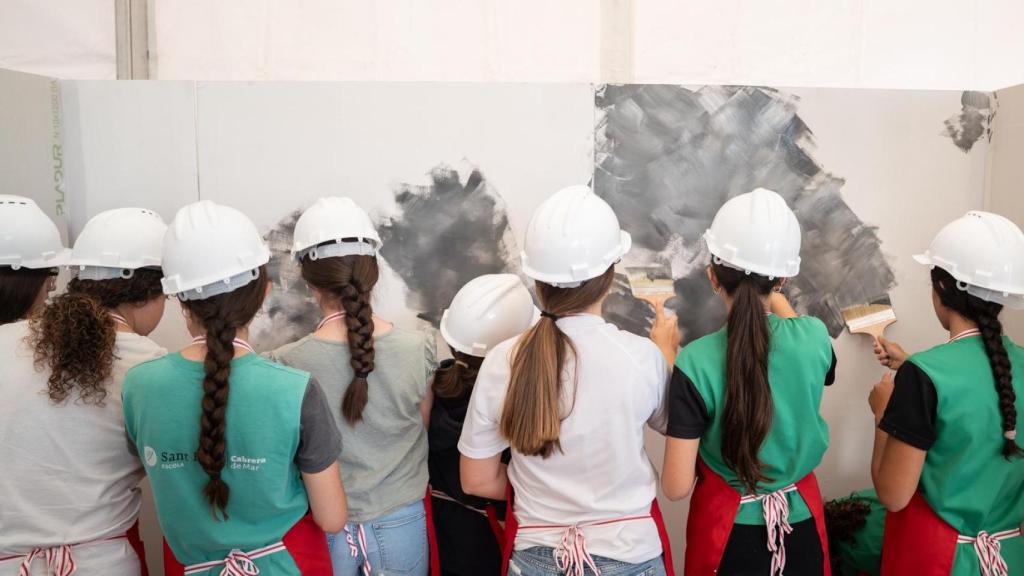 Jóvenes en el taller de Kenia en bricodepot