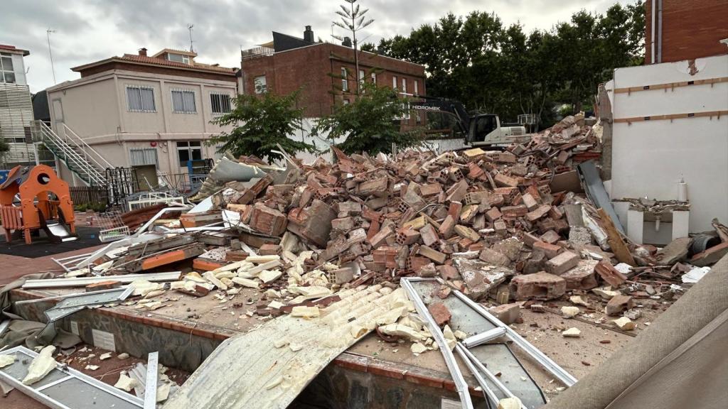 Derribo del Colegio Sant Ferran de Castelldefels, hace unos meses