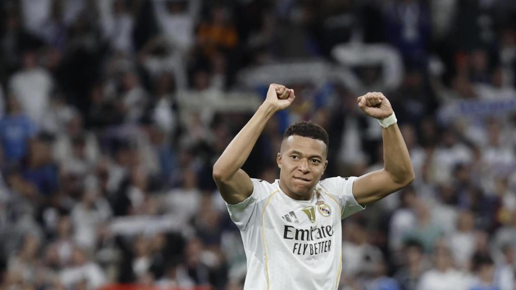 Más tensión que fútbol en un clásico que acabó en tangana: gana el Real Madrid con sufrimiento final y se pone más líder