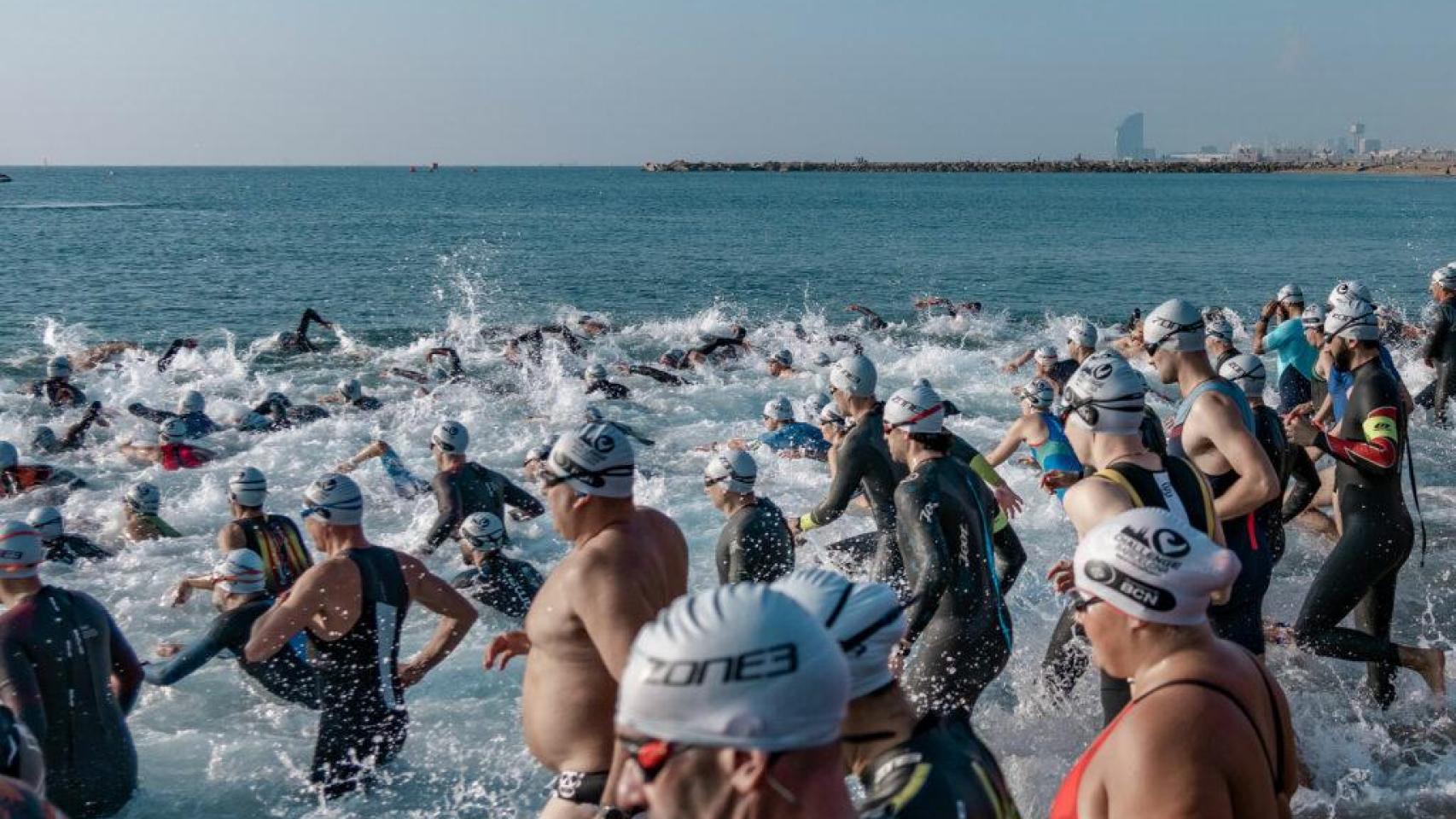 Barcelona se convierte en la capital del triatlón: miles de atletas toman la ciudad este fin de semana