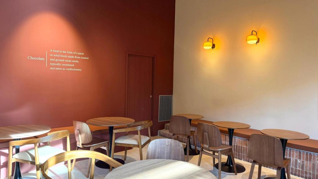 Interior del nuevo local de Chok en Viladecans