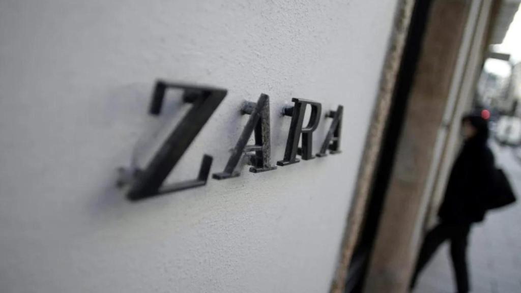 Entrada de una de las tiendas de Zara