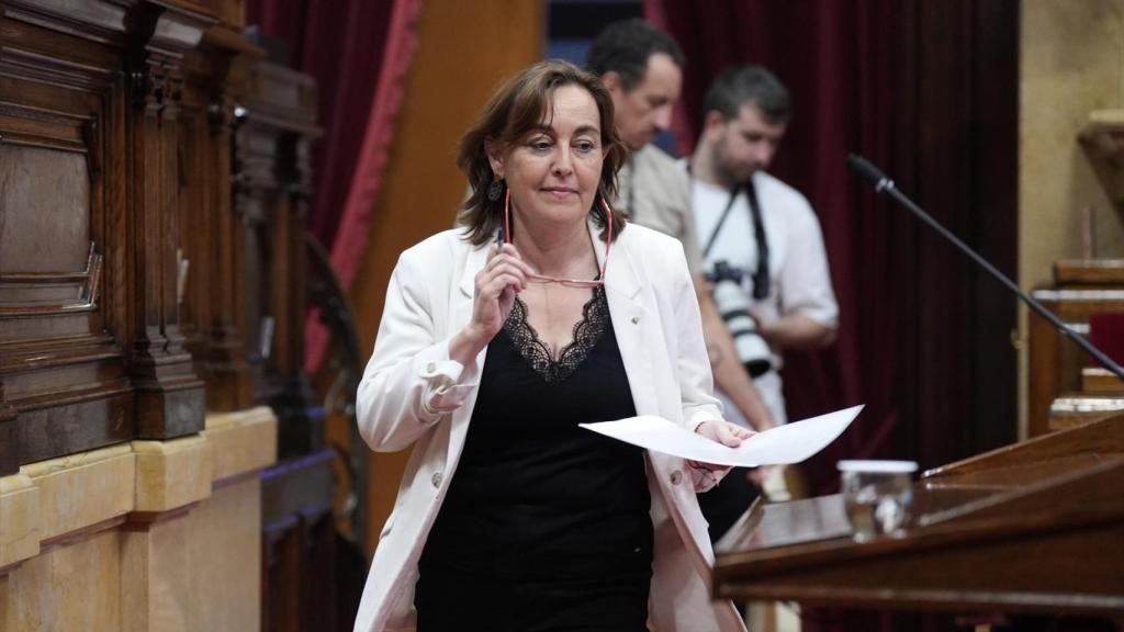 La consellera de Territorio, Vivienda y Transición Ecológica y portavoz de la Generalitat, Sílvia Paneque, en el Parlament (imagen de archivo)