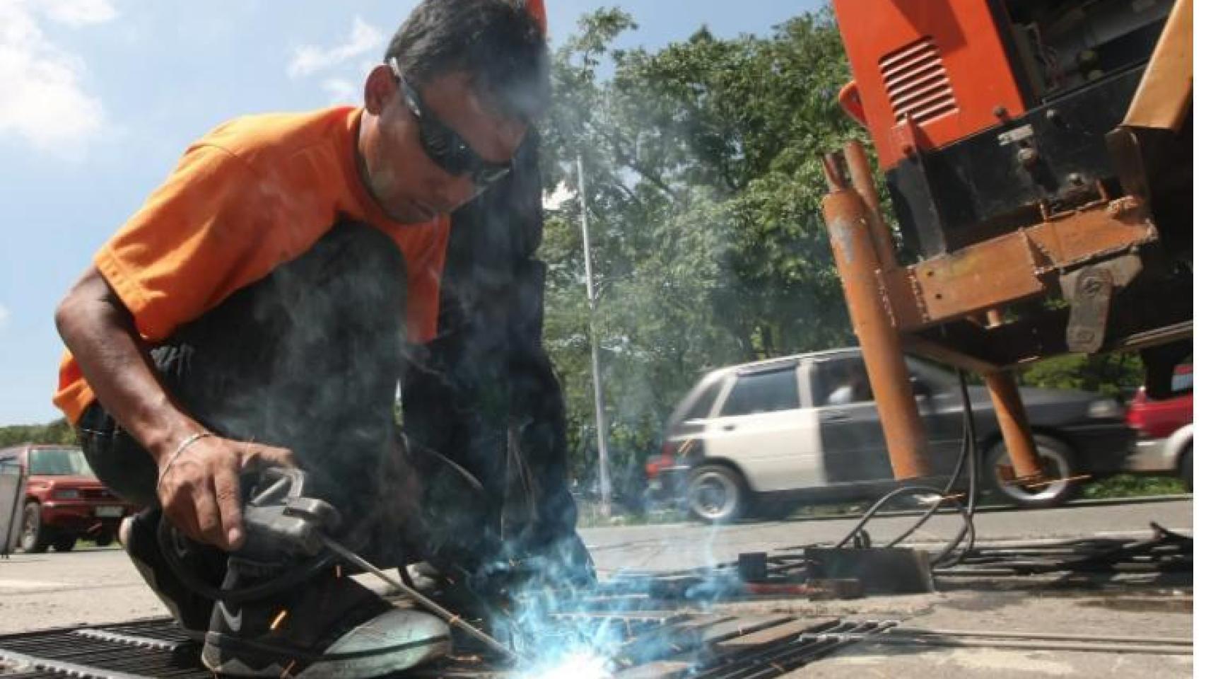 Un soldador en una imagen de archivo