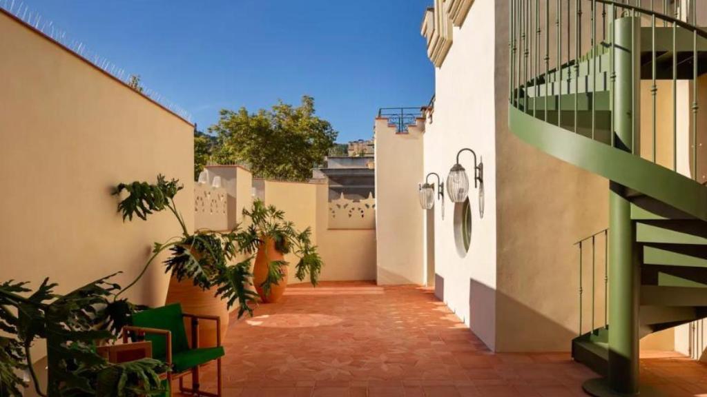 Una de las terrazas de la propiedad en venta en la zona alta de Barcelona