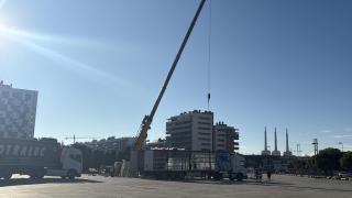 Montaje del árbol de Navidad de Badalona 2025