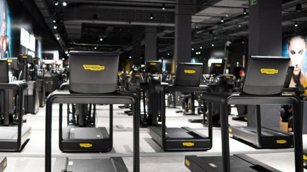 Máquinas de correr en un gimnasio Fitness Park