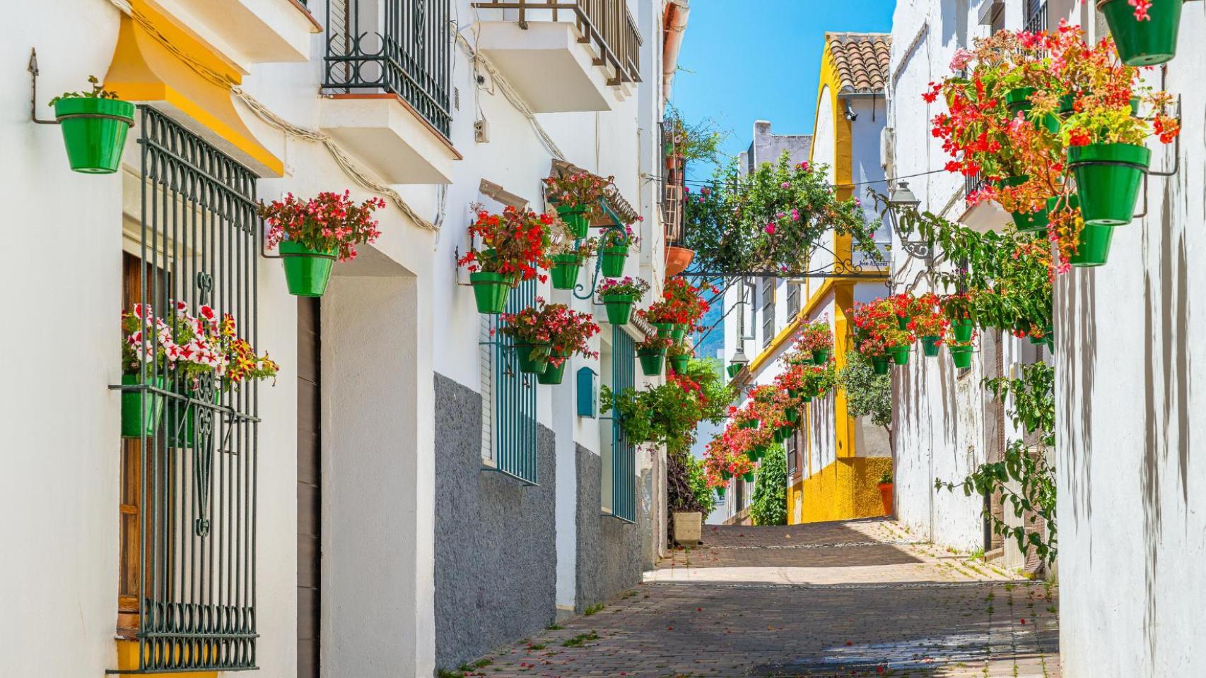Las calles de un pueblo de Málaga en una imagen de archivo