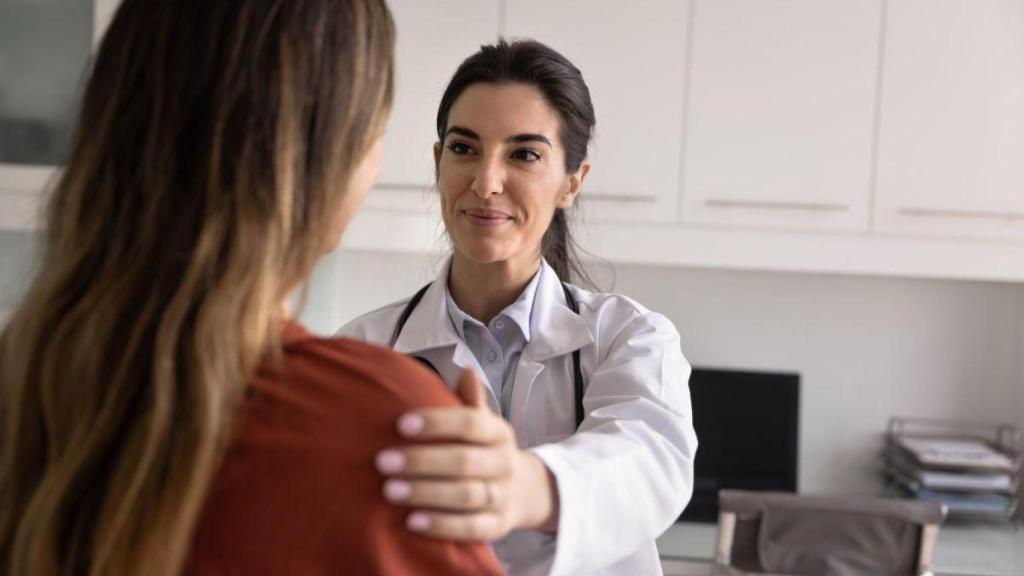 Doctora con paciente