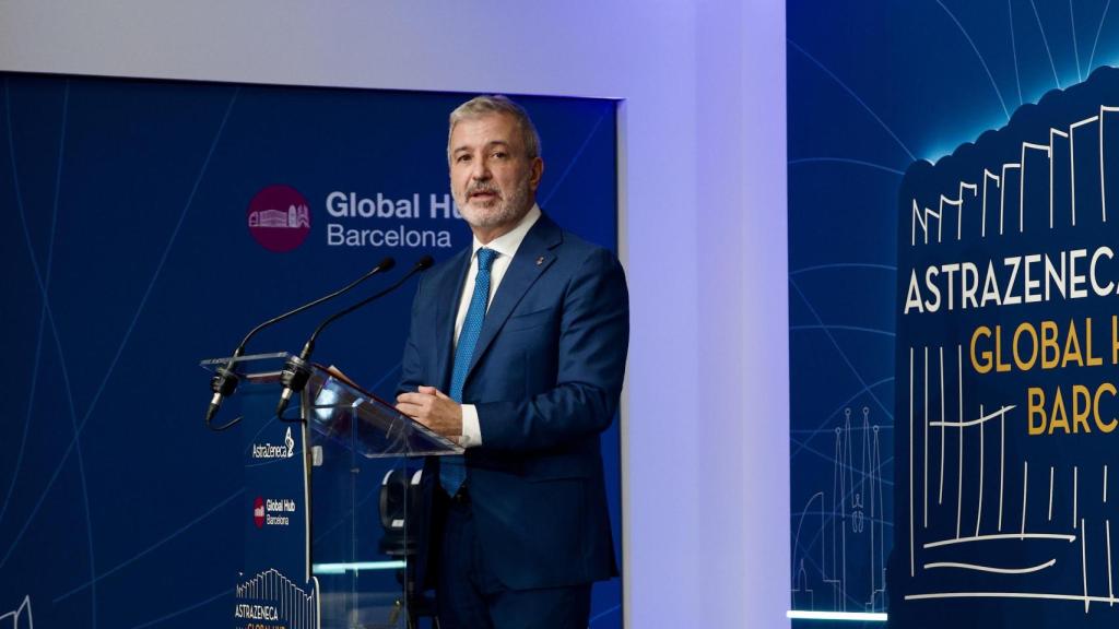 Jaume Collboni durante su intervención en la nueva sede de Astrazeneca de Barcelona