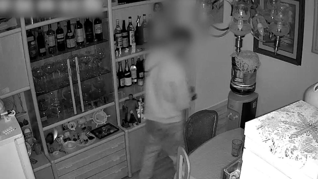 Imagen del ladrón multirreincidente detenido en el barrio de el Carmel, durante uno de los robos con fuerza en una vivienda