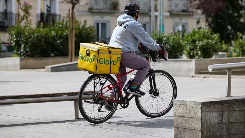 Un repartidor de glovo en imatge d'arxiu