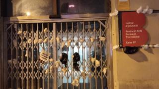 Maestras de escuelas infantiles lanzan pañales con heces al IMEB de Barcelona