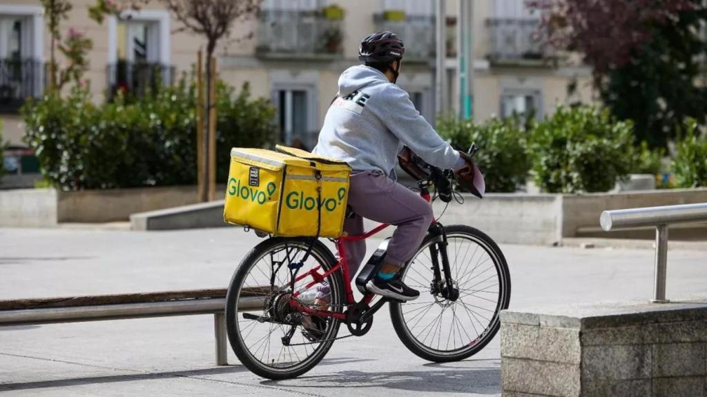 Un repartidor de glovo en imagen de archivo