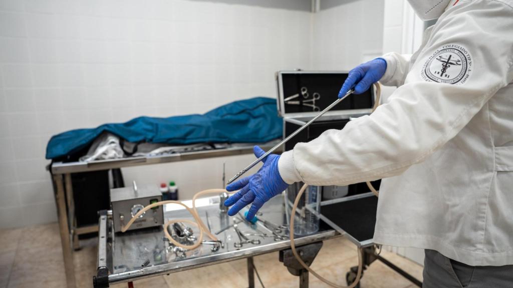 José Luis Mulero, tanatopractor y embalsamador de Barcelona durante su entrevista con Metrópoli