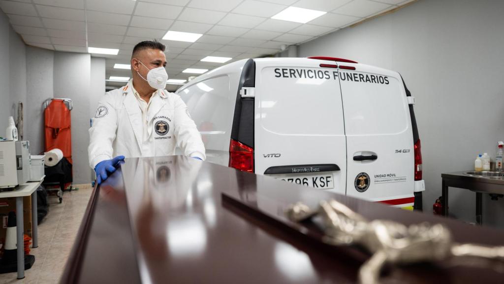 José Luis Mulero, tanatopractor y embalsamador de Barcelona durante su entrevista con Metrópoli