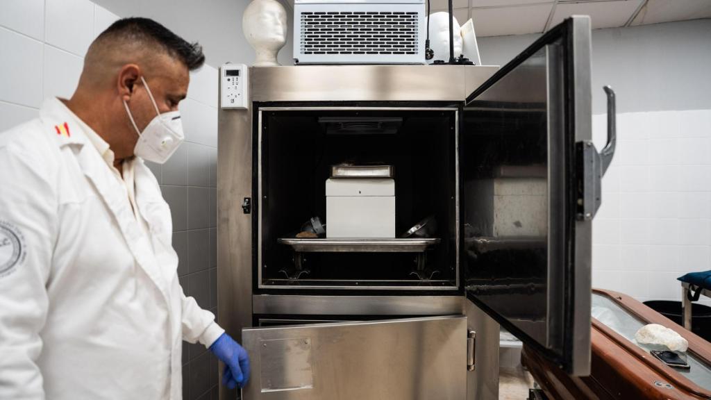 José Luis Mulero, tanatopractor y embalsamador de Barcelona durante su entrevista con Metrópoli