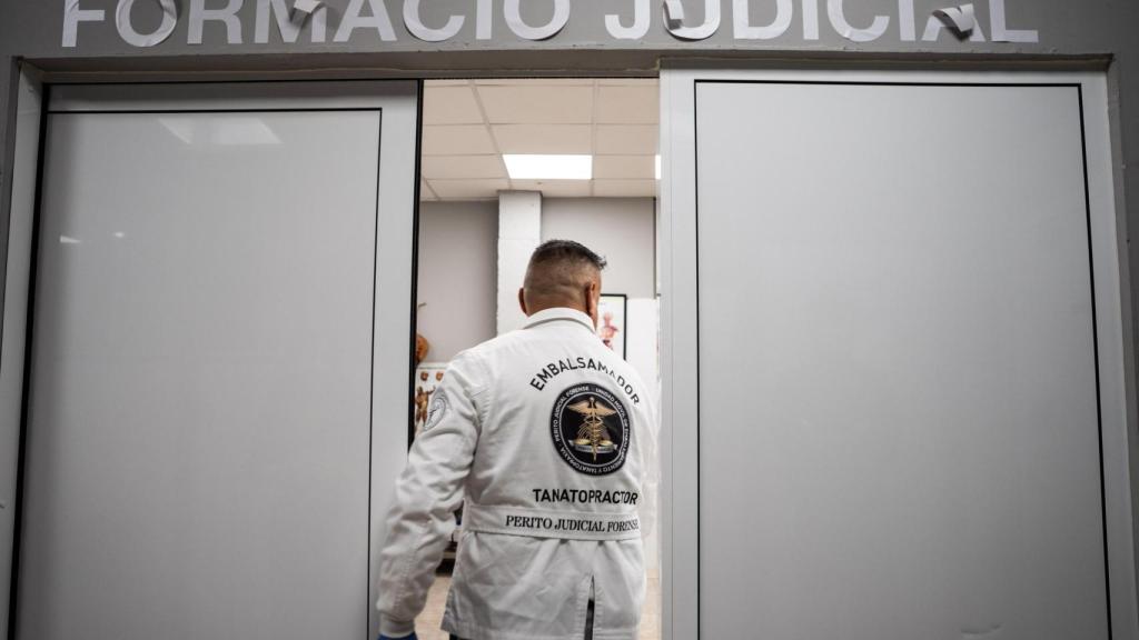 José Luis Mulero, tanatopractor y embalsamador de Barcelona durante su entrevista con Metrópoli