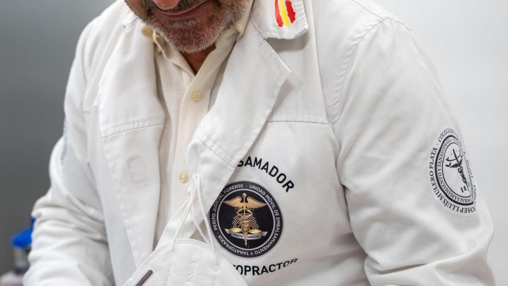 José Luis Mulero, tanatopractor y embalsamador de Barcelona durante su entrevista con Metrópoli