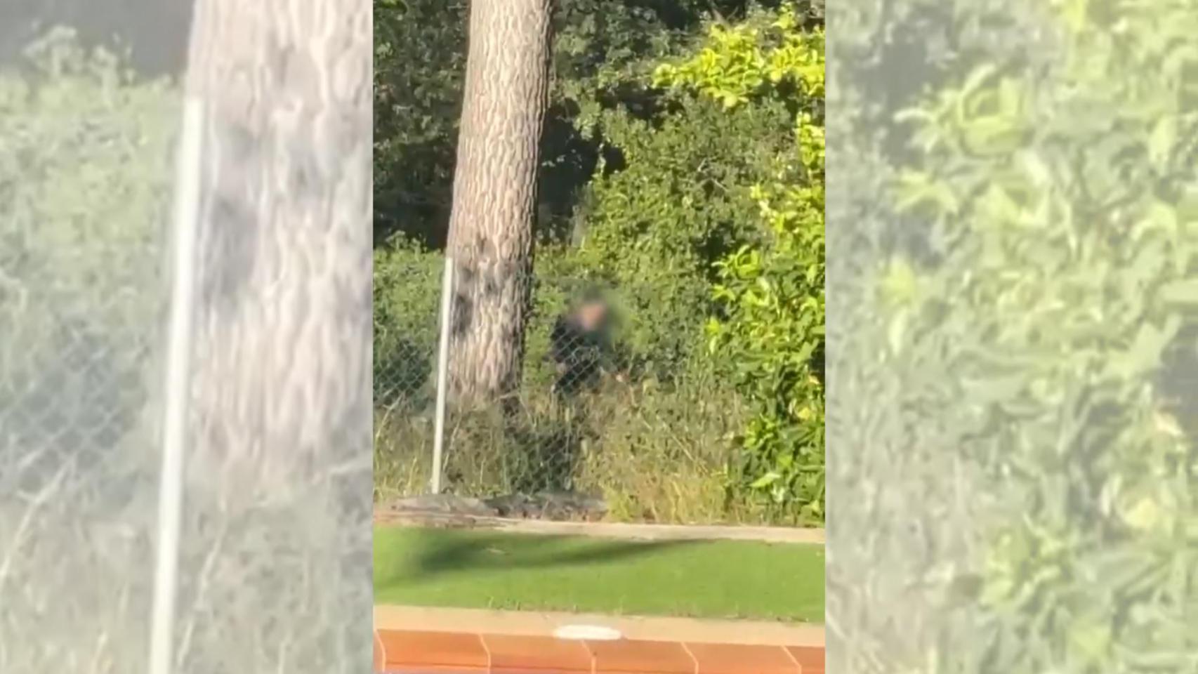 VÍDEO: Pillan 'in fraganti' a dos ladrones que intentaban asaltar una casa a plena luz del día en Bellaterra