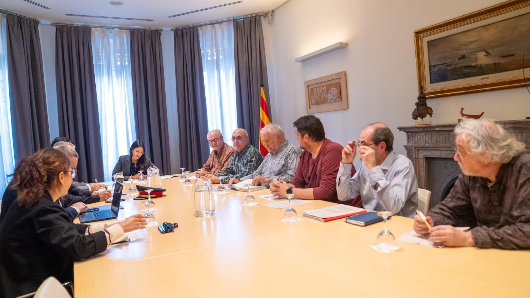 Reunión entre la Federación de Asociaciones de Vecinos y la consellera, Núria Parlon