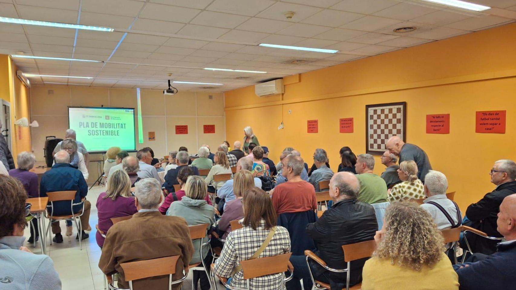 Encuentro vecinal en Sant Ramon contra el plan de movilidad del Camp Nou