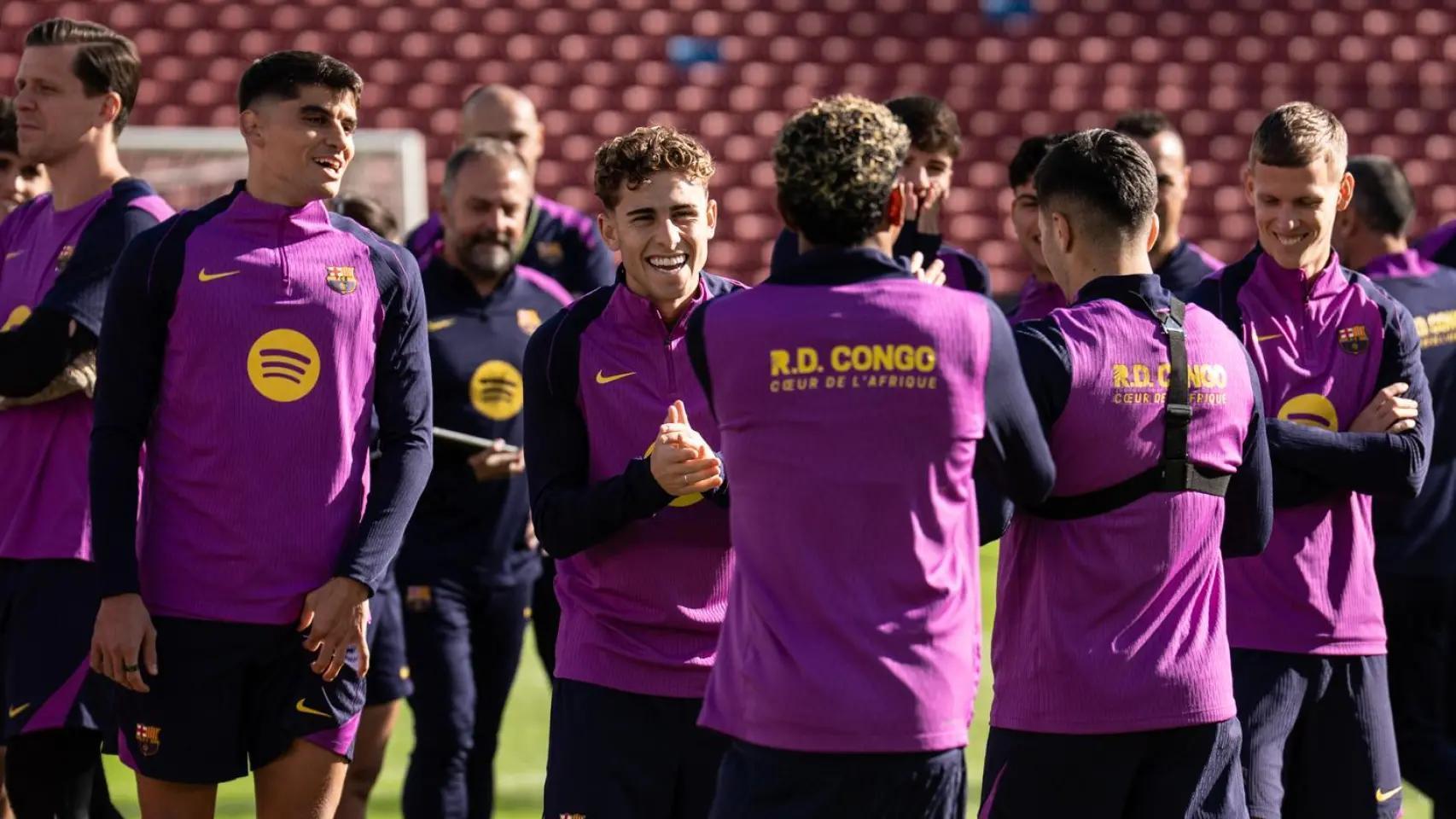 Los jugadores del Barça en el entrenamiento del primer equipo en el Spotify Camp Nou
