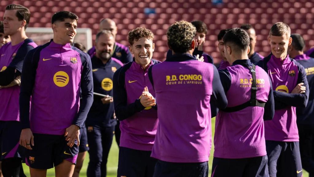 Los jugadores del Barça en el entrenamiento del primer equipo en el Spotify Camp Nou