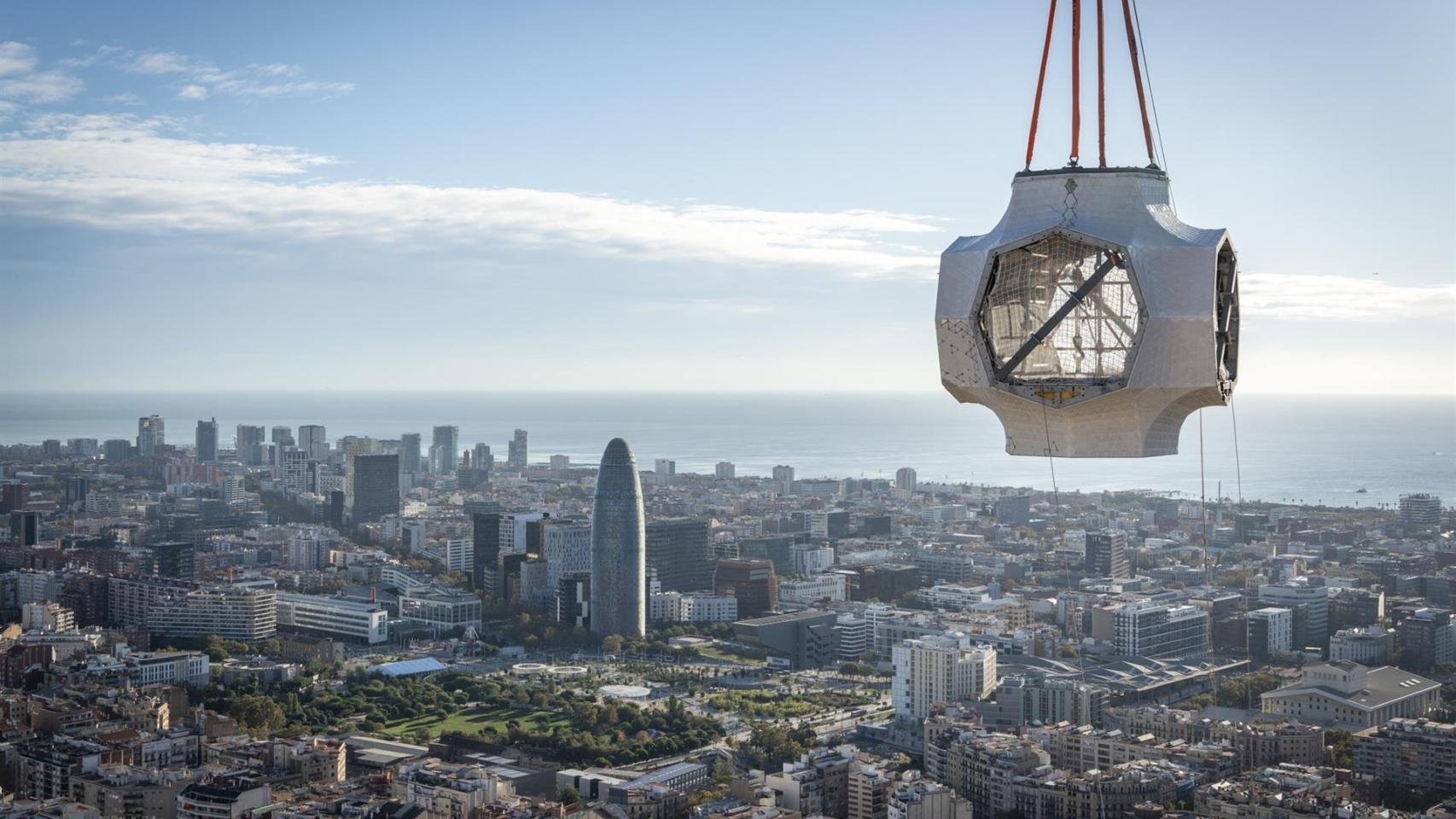 La cruz que corona la Sagrada Familia