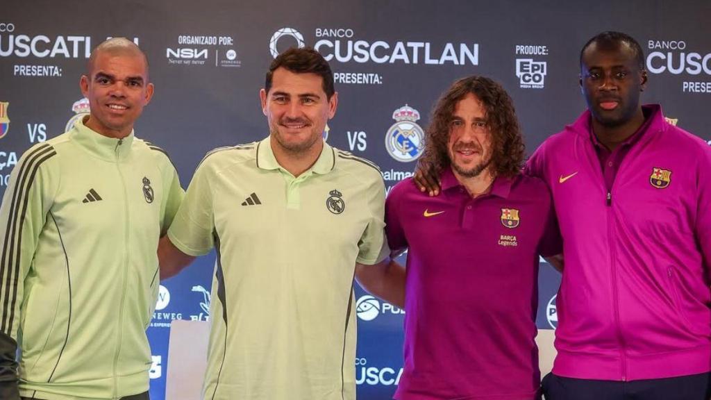 Pepe, Iker Casillas, Carles Puyol y Yaya Touré posan en un evento de los 'Barça Legends'