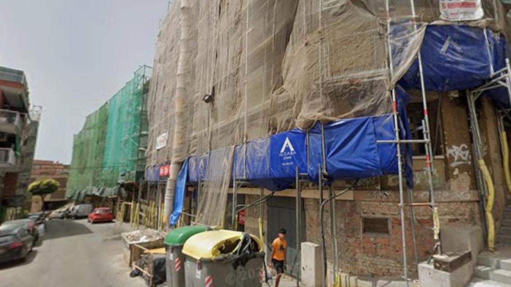 Calle Sant Joan de la Creu en Badalona, donde se ubicaban los pisos